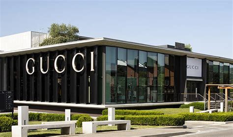 dove lavorano i manager di gucci|Gucci outlet job.